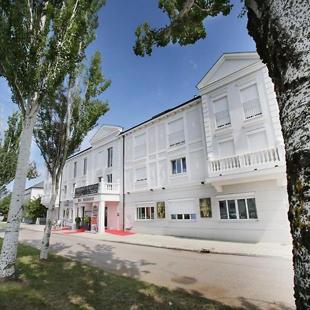25H Spa-Residenz Best Sleep Privat Garden & Pools Нойзідль-ам-Зе Екстер'єр фото