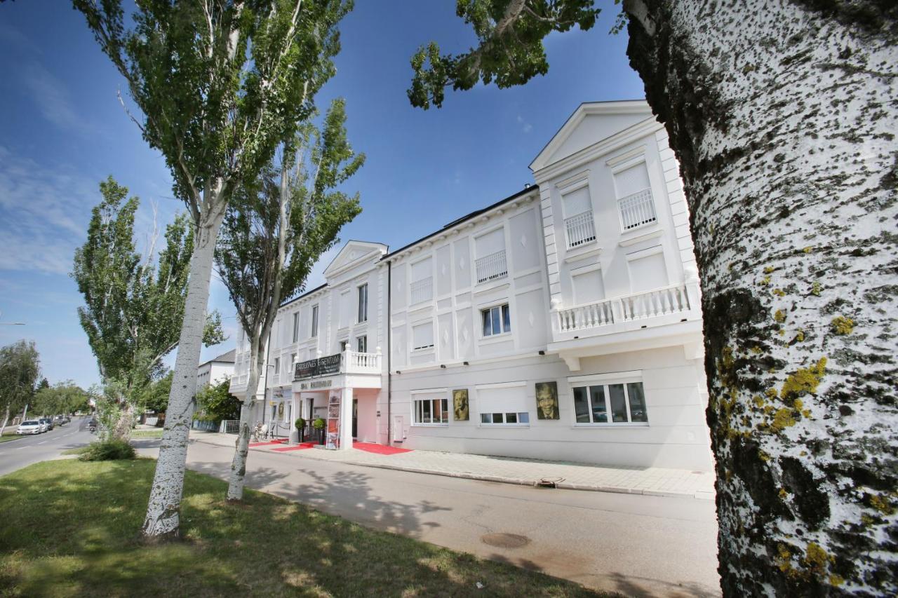 25H Spa-Residenz Best Sleep Privat Garden & Pools Нойзідль-ам-Зе Екстер'єр фото